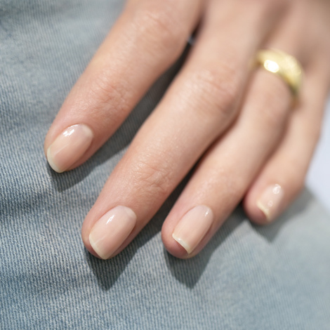 Лак для нігтів з нюдовим відтінком Manucurist Green™ Beige, 15 мл